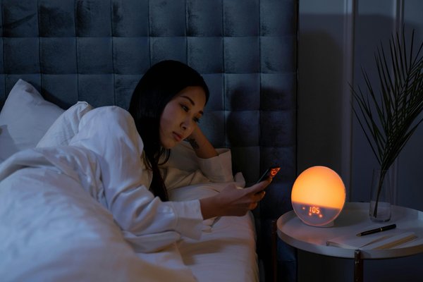 La lampe de chevet fille : douceur et magie pour les nuits